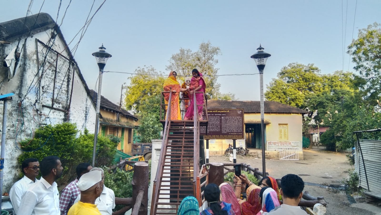 गांधी जयंती पर राष्टपिता महात्मा गांधी को किया याद, निकाली गई प्रभात फेरी | New India Times