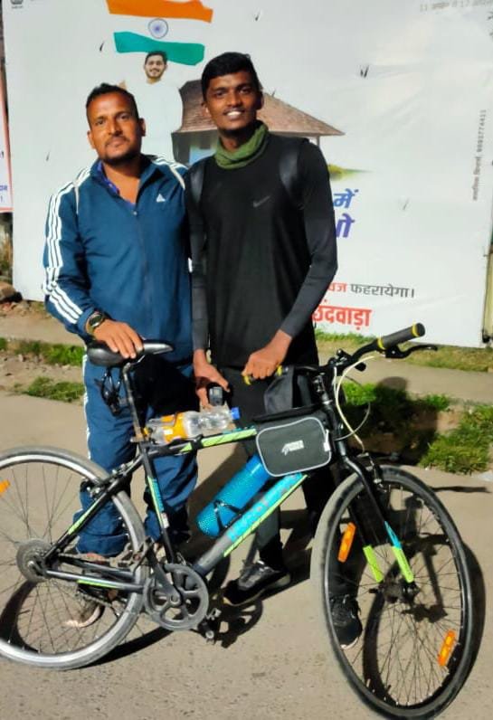 जुन्नारदेव से साइकिल से किया भोपाल तक का सफर, पढ़ाई के साथ साथ अर्पण दया कर रहा है आर्मी की तैयारी | New India Times