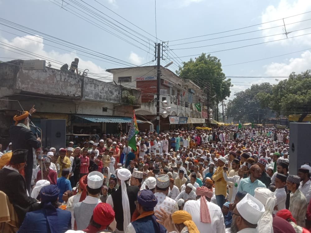 विशाल जुलूस ए मोहम्मदी का हुआ आयोजन, बुरहानपुर विधायक, पार्षद एवं कांग्रेस सहित जनप्रतिनिधियों ने पुष्प वर्षा कर किया जुलूस का स्वागत | New India Times