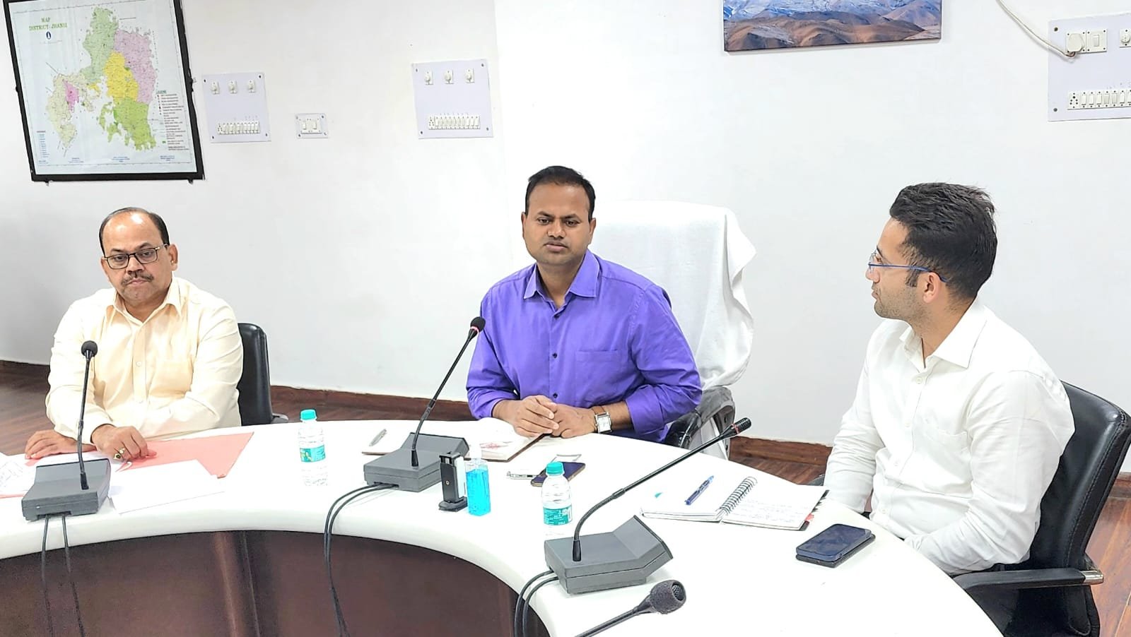 जिलाधिकारी ने दी जनपद वासियों को धनतेरस एवं दीपावली की शुभकामनाएं | New India Times