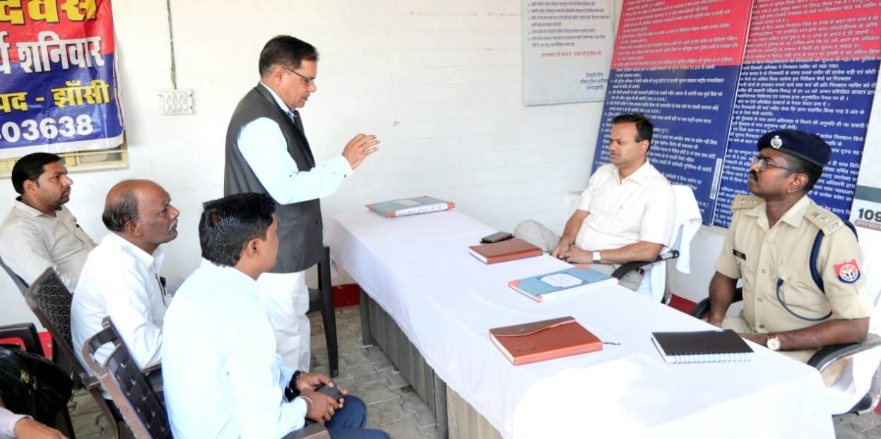 थाना बड़ागांव में आयोजित थाना समाधान दिवस में जिलाधिकारी एवं वरिष्ठ पुलिस अधीक्षक ने किया प्रतिभाग, जिलाधिकारी ने बड़ागांव क्षेत्र के संभ्रांत जनों से संवाद स्थापित करते हुए शांतिपूर्वक दीपावली पर्व मनाए जाने की अपील की | New India Times