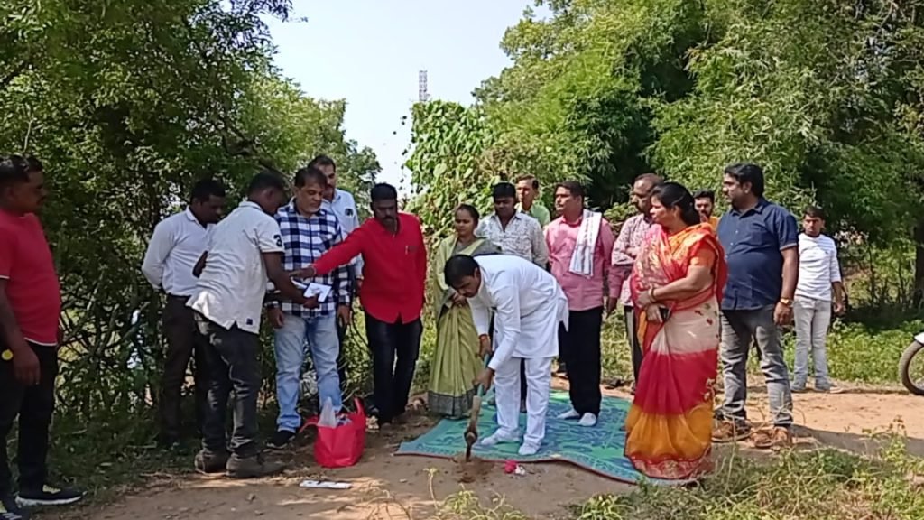 सीसी सड़क निर्माण के लिए हुआ भूमि पूजन, लाखों की लागत से बनेगी सड़क, मिलेगा लाभ 2 सीसी सड़क निर्माण के लिए हुआ भूमि पूजन, लाखों की लागत से बनेगी सड़क, मिलेगा लाभ | New India Times