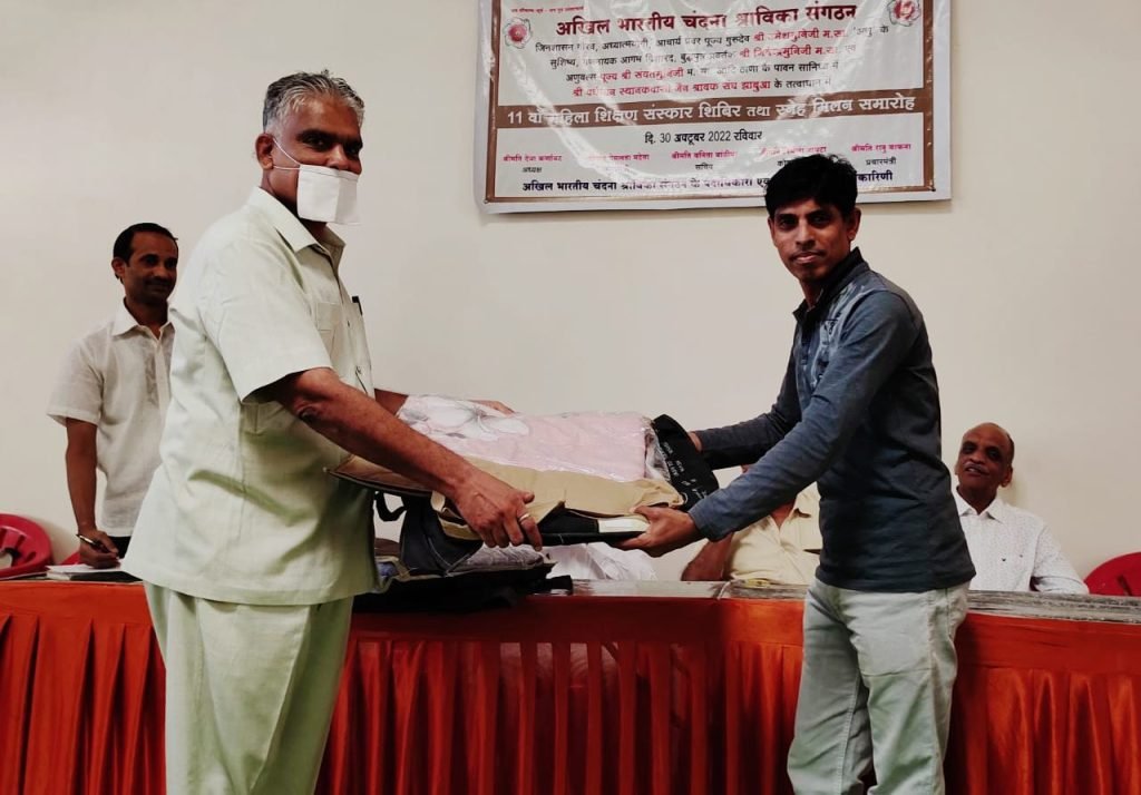 स्वाध्यायी सेवा की शुरुआत गुरुदेव के आशिर्वाद का प्रतिफल: जिनेन्द्रमुनि. पर्युषण पर्व में सेवा देने वाले स्वाध्यायियों का हुआ सम्मान 3 स्वाध्यायी सेवा की शुरुआत गुरुदेव के आशिर्वाद का प्रतिफल: जिनेन्द्रमुनि. पर्युषण पर्व में सेवा देने वाले स्वाध्यायियों का हुआ सम्मान | New India Times