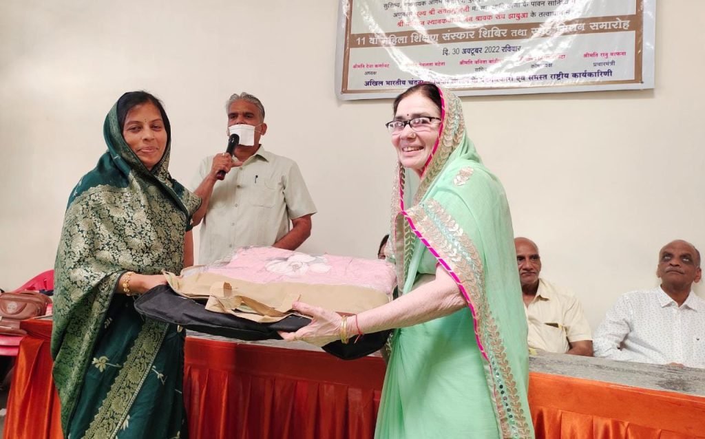 स्वाध्यायी सेवा की शुरुआत गुरुदेव के आशिर्वाद का प्रतिफल: जिनेन्द्रमुनि. पर्युषण पर्व में सेवा देने वाले स्वाध्यायियों का हुआ सम्मान 2 स्वाध्यायी सेवा की शुरुआत गुरुदेव के आशिर्वाद का प्रतिफल: जिनेन्द्रमुनि. पर्युषण पर्व में सेवा देने वाले स्वाध्यायियों का हुआ सम्मान | New India Times