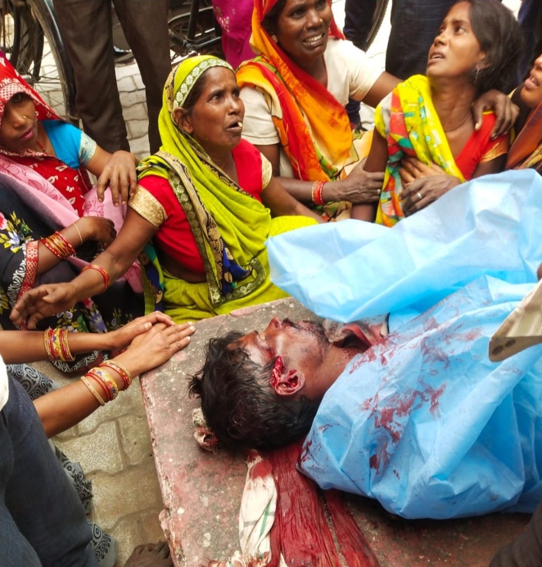 गोला गोकर्णनाथ तहसील क्षेत्र में वन्य जीवों का कहर: अपने खेत में जानवरों के लिए चारा काटने गये युवक पर बाघ ने किया हमला, युवक की मौत | New India Times