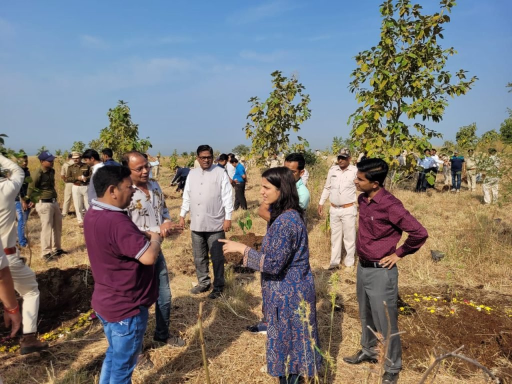 मध्य प्रदेश स्थापना दिवस पर रन फॉर वाइल्डलाइफ मैराथन के अंतर्गत हाथीपावा पर्वत पर फॉरेस्ट प्रोटेक्शन, प्लांटेशन के तहत रोपे गए 300 पौधे | New India Times