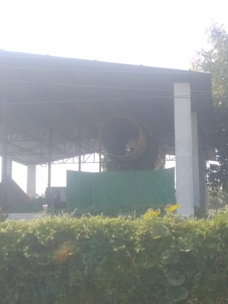 जामनेर नगर परिषद का डंपिंग ग्राउंड बना धुंआ कारखाना, प्रोसेसिंग यूनिट बंद, मशीनों पर चढ़ा ज़ंग | New India Times