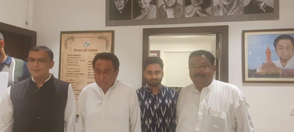 मध्यप्रदेश कांग्रेस कमेटी के अध्यक्ष एवं पूर्व मुख्यमंत्री श्री कमलनाथ द्वारा आहूत मीटिंग में सम्मिलित हुए बुरहानपुर के विधायक एवं उनके यूथ आईकॉन भतीजे | New India Times