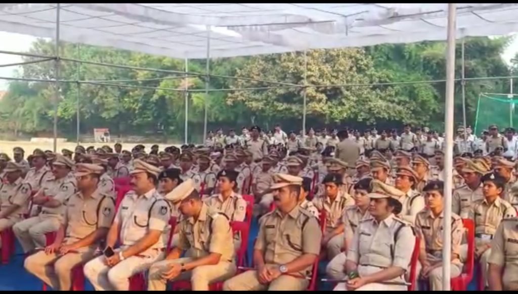 परेड अनुशासन की जड़ है, इसे अपनी दिनचर्या में शामिल करें: पुलिस आयुक्त मकरंद देउस्कर | New India Times