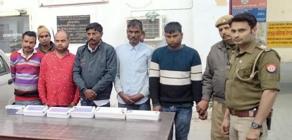 एसओजी एवं थाना सदर बाजार पुलिस ने संयुक्त कार्रवाई करते हुए लिफाफा गैंग के हिस्ट्रीशीटर सहित पांच सदस्यों को किया गिरफ्तार | New India Times