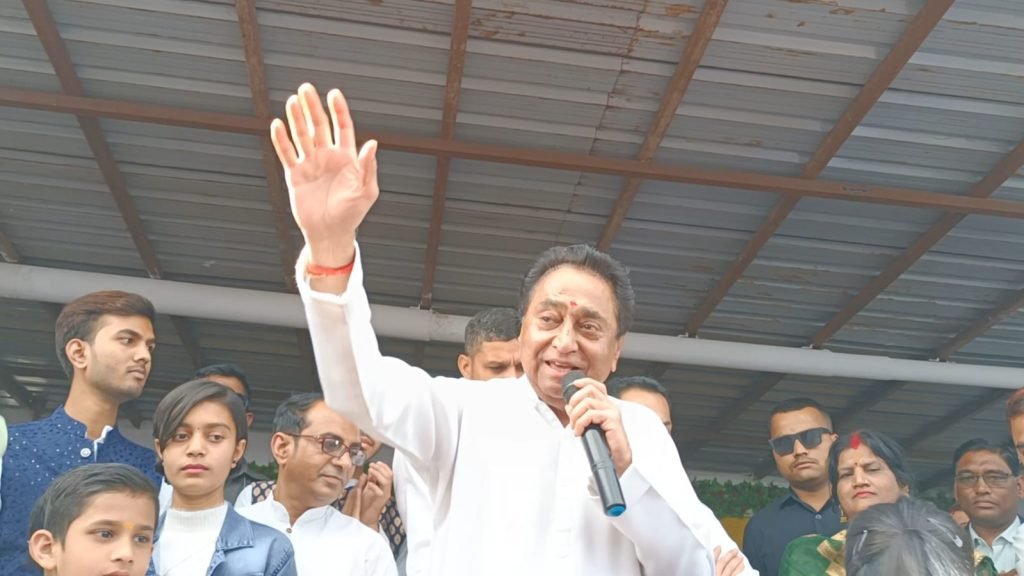 पूर्व मुख्यमंत्री कमलनाथ, सांसद नकुल नाथ का कोयलांचल दौरा, मंच से संबोधित करते हुए कहा 'मैं हिंदू हूं बेवकूफ नहीं' | New India Times