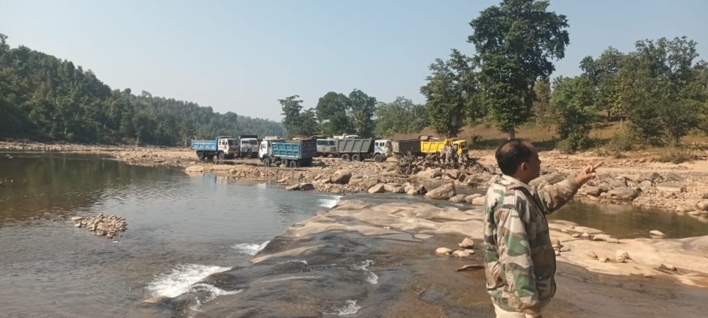 आरटीओ विभाग ने वाहनों पर की बड़ी कार्यवाही, जेसीबी सहित अन्य वाहन ज़ब्त | New India Times