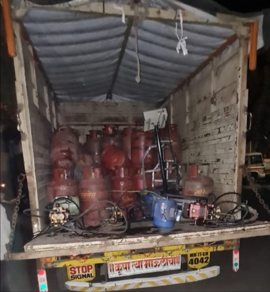 एएसपी रेड्डी ने किया एलपीजी गैस सिलेंडर से वाहनों में रिफिलिंग का पर्दाफाश, 60 गैस सिलेंडर जब्त | New India Times