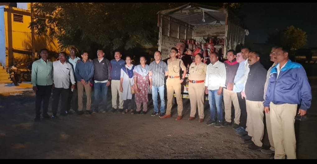 एएसपी रेड्डी ने किया एलपीजी गैस सिलेंडर से वाहनों में रिफिलिंग का पर्दाफाश, 60 गैस सिलेंडर जब्त | New India Times