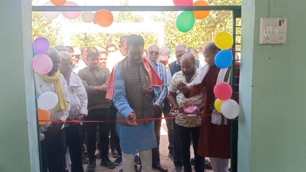 पूर्व मुख्यमंत्री कमलनाथ के जन्मदिवस पर रक्तदान शिविर का आयोजन, आदिवासी बाहुल्य क्षेत्र में बच्चों के बीच मनाया गया जन्मदिवस | New India Times