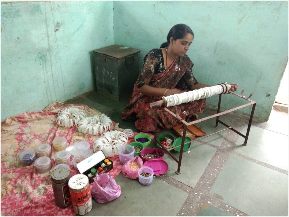 राज्य ग्रामीण आजीविका मिशन के माध्यम से स्वयं सहायता समूह में जुड़ने के बाद श्रीमती मारिया गोरती पति सुनील मेडा का पुरा परिवार कर रहा है खुशहाल जीवन यापन | New India Times