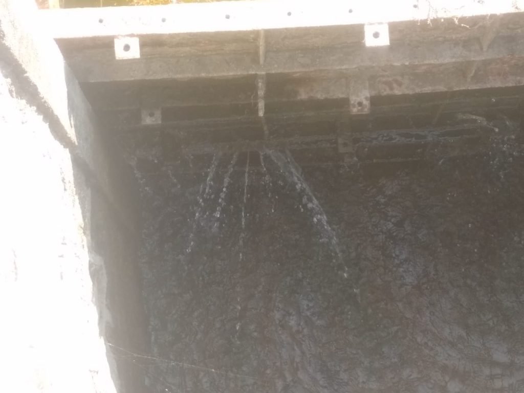 जामनेर नगर परिषद की मेहरबानी से कूड़े के पहाड़ की धूनी बरकरार, अधमरे के टी वेयर के पानी में फैल रहा है प्रदूषण | New India Times