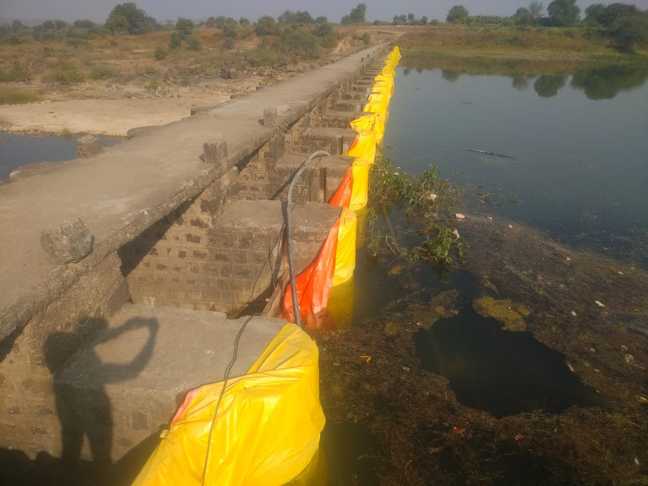 जामनेर नगर परिषद की मेहरबानी से कूड़े के पहाड़ की धूनी बरकरार, अधमरे के टी वेयर के पानी में फैल रहा है प्रदूषण | New India Times