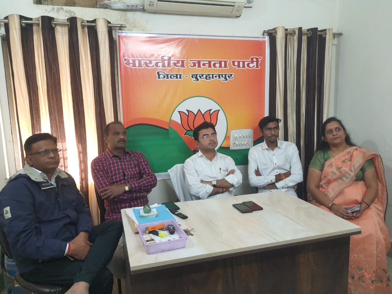 भाजपा जिला कार्यालय पर सुनी गई प्रधानमंत्री के मन की बात | New India Times