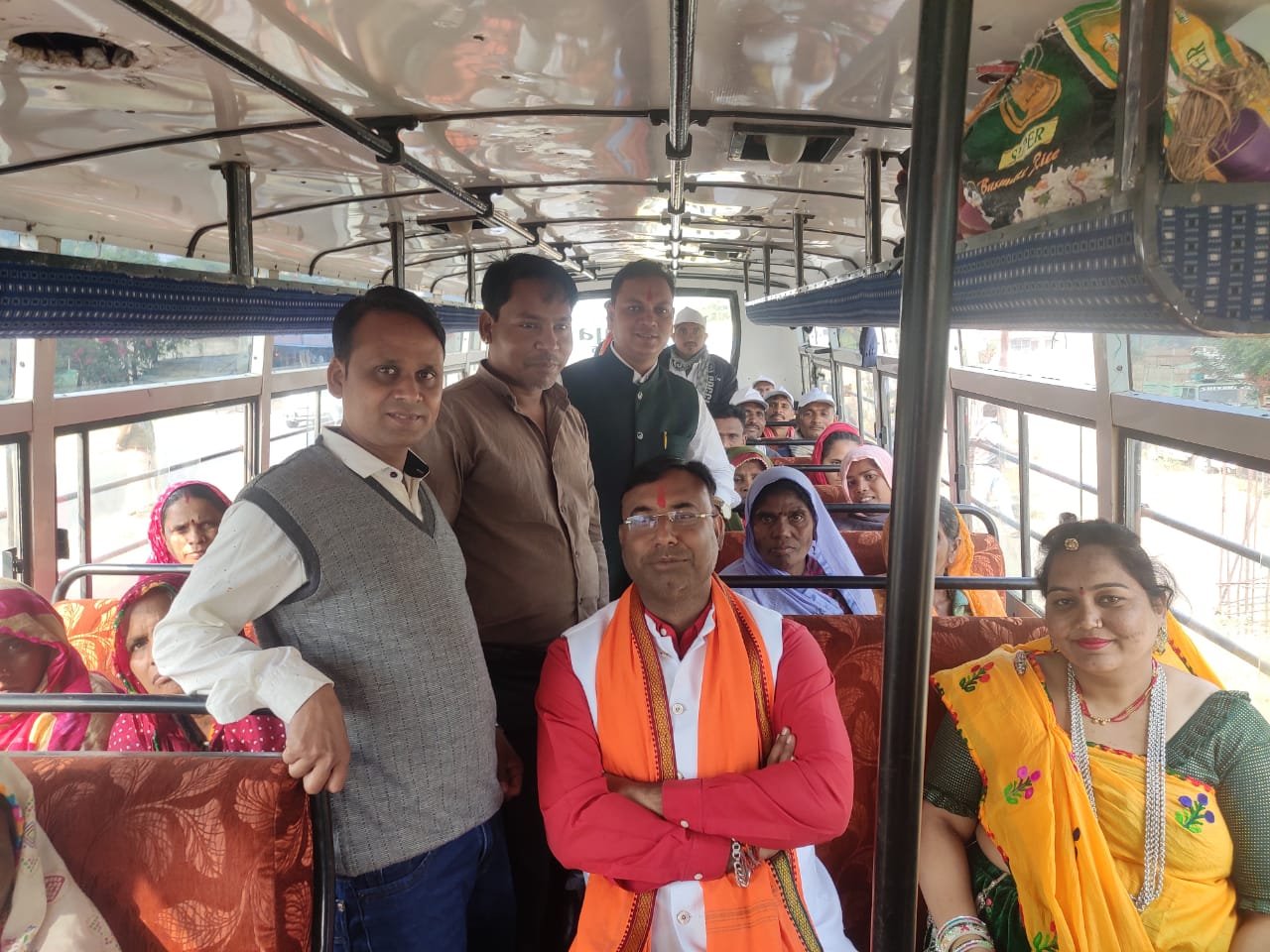 झाबुआ जिले से भी हजारों कार्यकर्ता एवं जनप्रतिनिधि पहुंचे टंट्या मामा की स्मृति में आयोजित इंदौर नेहरू स्टेडियम के कार्यक्रम में | New India Times