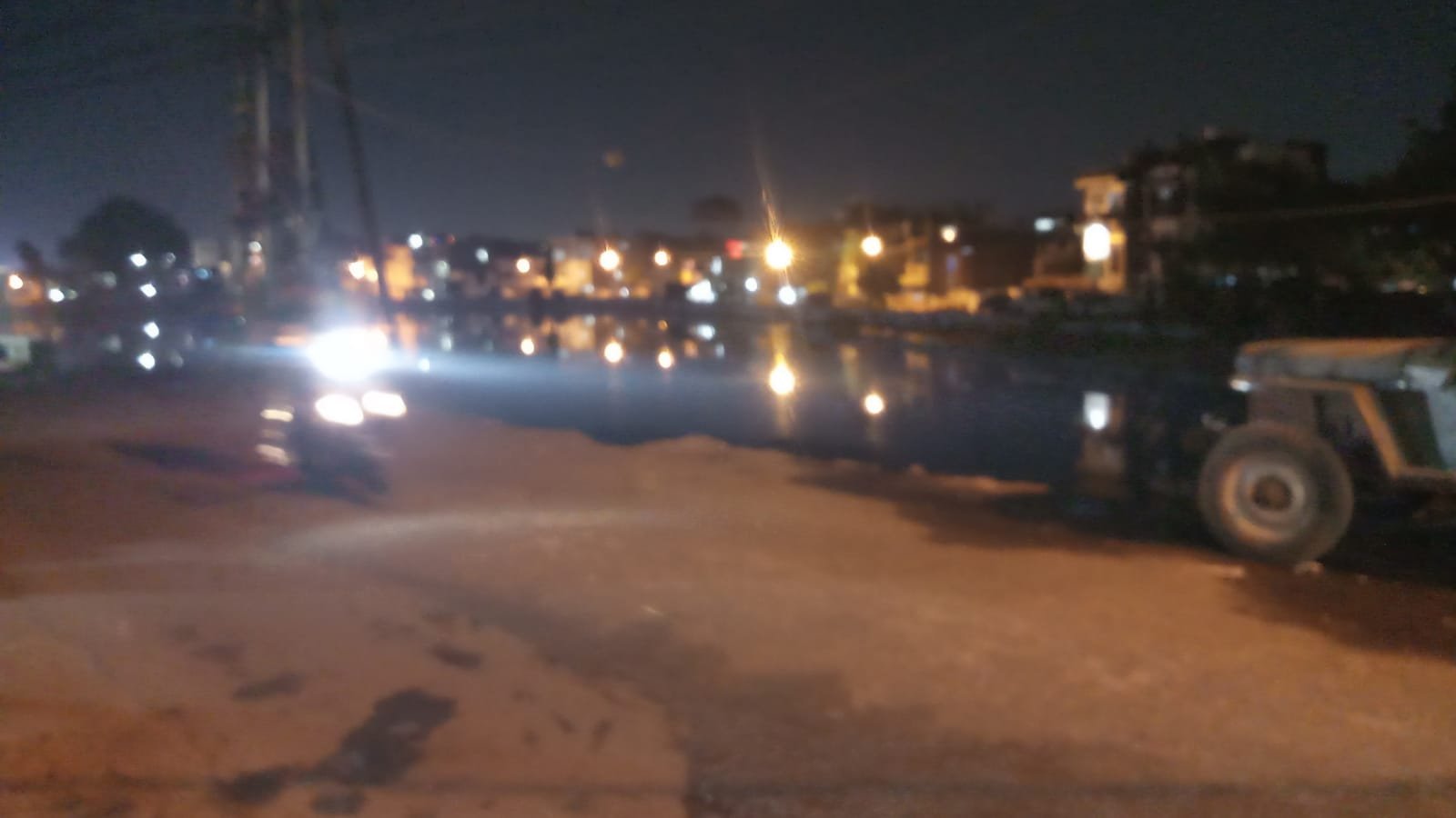 मुंशी हुसैन खान तालाब की टूटी हुई बाउंड्रीवाल कभी भी बन सकता है दुघर्टना का कारण | New India Times