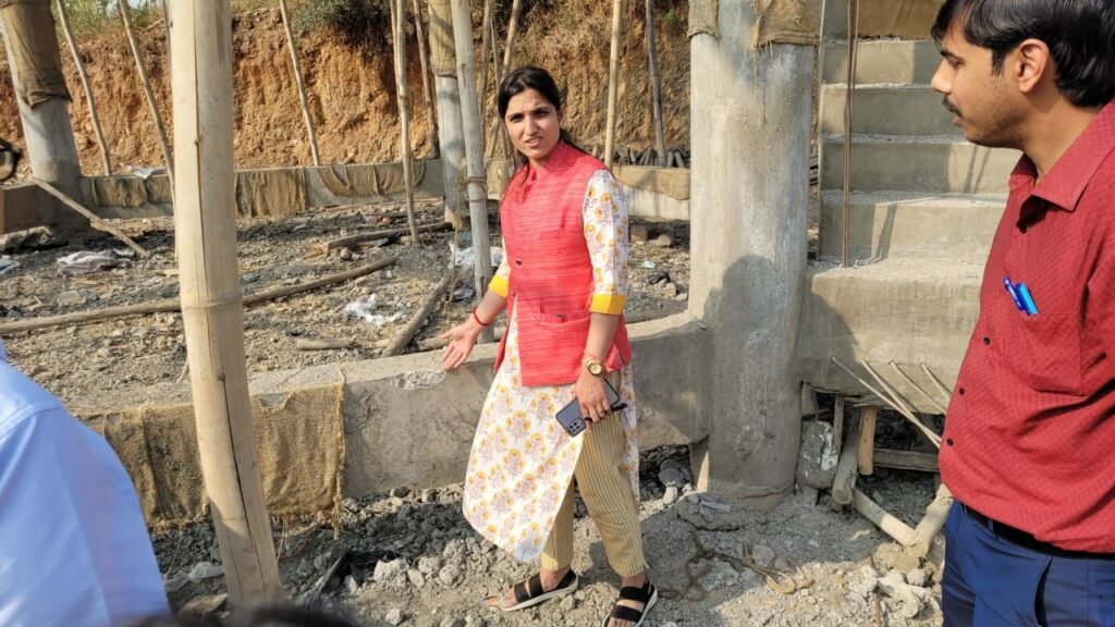 जल जीवन मिशन के अंतर्गत ग्राम पंचायत भीम फलिया एवं पिपलिया के कार्यो का कलेक्टर ने किया आकास्मिक निरीक्षण 2 जल जीवन मिशन के अंतर्गत ग्राम पंचायत भीम फलिया एवं पिपलिया के कार्यो का कलेक्टर ने किया आकास्मिक निरीक्षण | New India Times