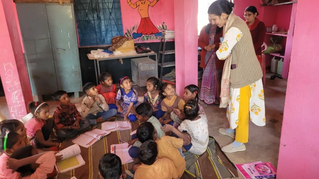 कलेक्टर ने निर्माणाधीन विद्यालय व बालक बालिका छात्रावास का किया औचक निरीक्षण | New India Times