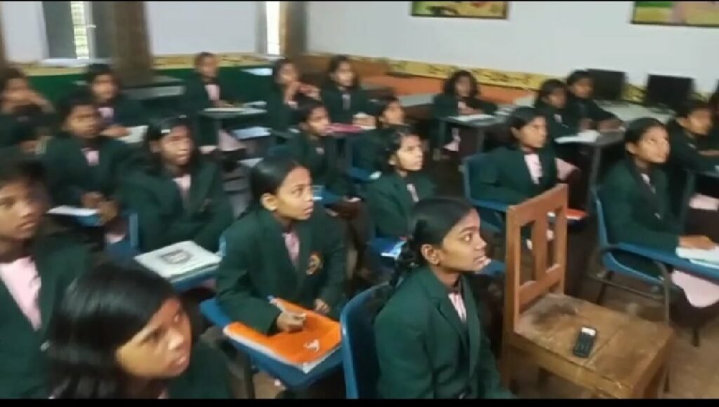 शासकीय कन्या शिक्षा परिसर छिंदवाड़ा में पेसा नियम पर कार्यशाला संपन्न, छात्राओं द्वारा निकाली गई जागरूकता रैली | New India Times