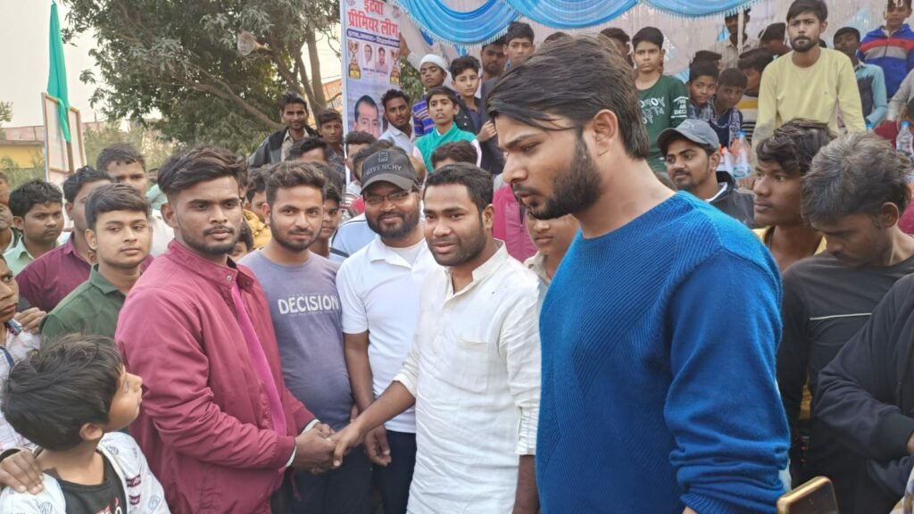 इटवा प्रीमियर लीग सीजन 6 के दूसरे दिन पुलिस प्रशासन इटवा बनाम मीडिया इटवा के बीच हुए रोमांचक मुकाबले में मीडिया टीम हुई विजयी, सिद्धार्थ नगर व खलीलाबाद टीम के बीच हुए मुकाबले में सिद्धार्थ नगर टीम रही विजयी 2 इटवा प्रीमियर लीग सीजन 6 के दूसरे दिन पुलिस प्रशासन इटवा बनाम मीडिया इटवा के बीच हुए रोमांचक मुकाबले में मीडिया टीम हुई विजयी, सिद्धार्थ नगर व खलीलाबाद टीम के बीच हुए मुकाबले में सिद्धार्थ नगर टीम रही विजयी | New India Times