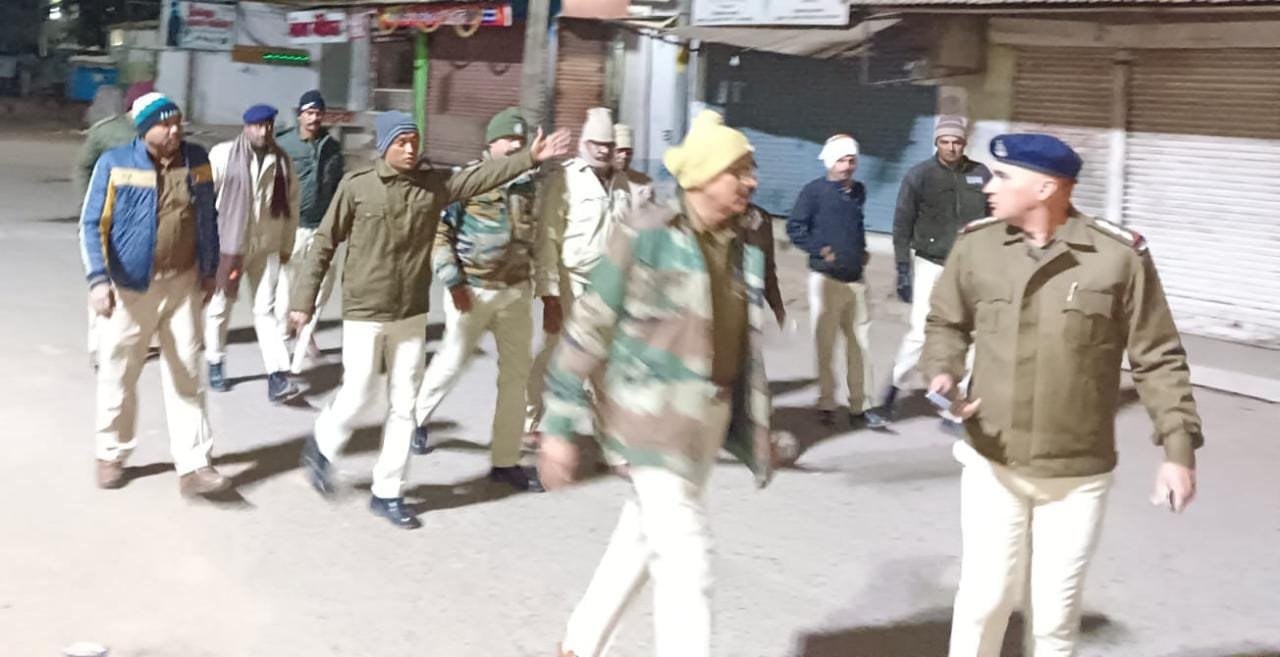 कांबिंग गश्त के दौरान दर्जनों अपराधियों को पकड़ कर पुलिस ने पहुंचाया सलाखों के पीछे | New India Times