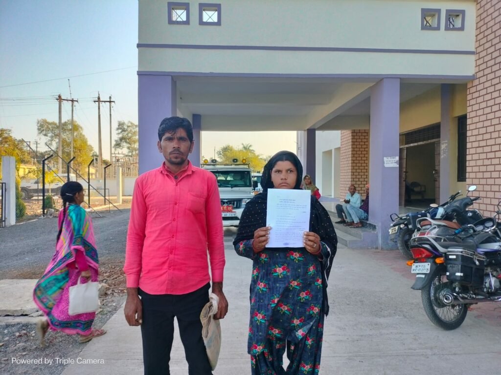 विस्थापन राशि पाने के लिए दर-दर भटक रही है विस्थापित महिला, देवरी एसडीएम को लिखित शिकायत कर की विस्थापन राशि दिलाने की मांग | New India Times