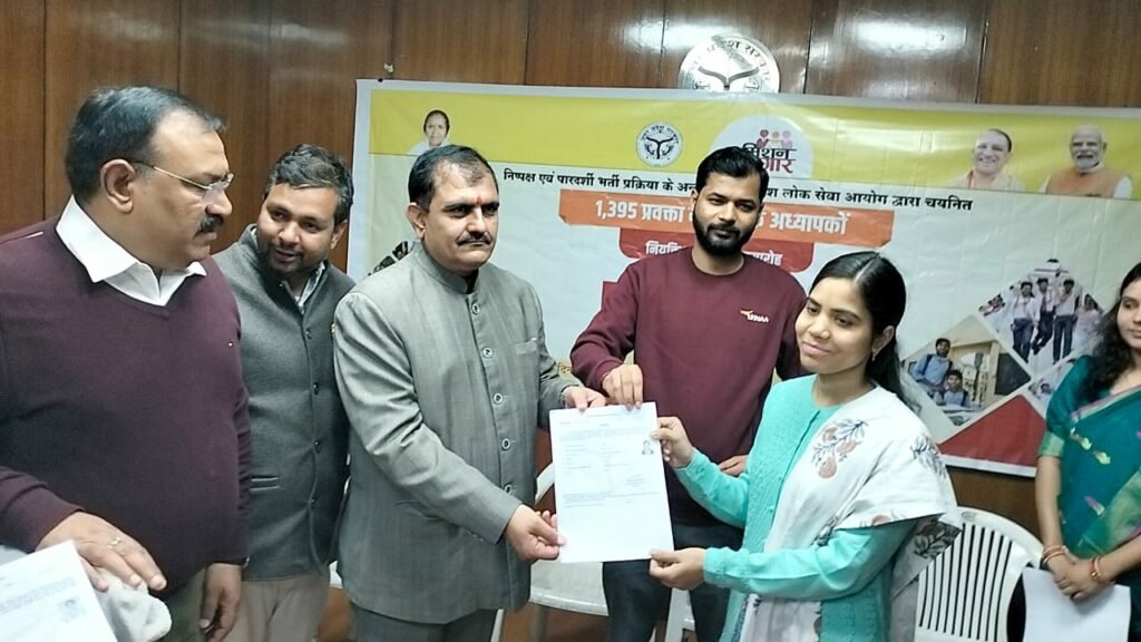 जिला पंचायत अध्यक्ष किशन सिंह एवं मुख्य विकास अधिकारी ने अध्यापकों को दिये नियुक्ति पत्र 2 जिला पंचायत अध्यक्ष किशन सिंह एवं मुख्य विकास अधिकारी ने अध्यापकों को दिये नियुक्ति पत्र | New India Times