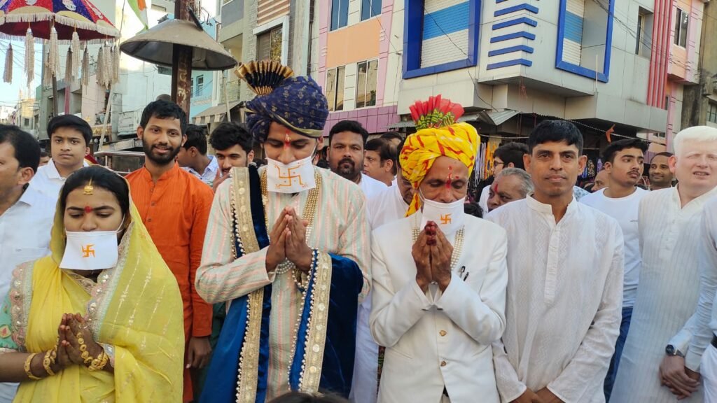 तीन मुमुक्षु आत्माओं की निकली जयकार यात्रा, नागरिकों ने किया सम्मान, विराजित साध्वियों के सानिध्य में श्री संघ ने किया बहुमान 2 तीन मुमुक्षु आत्माओं की निकली जयकार यात्रा, नागरिकों ने किया सम्मान, विराजित साध्वियों के सानिध्य में श्री संघ ने किया बहुमान | New India Times