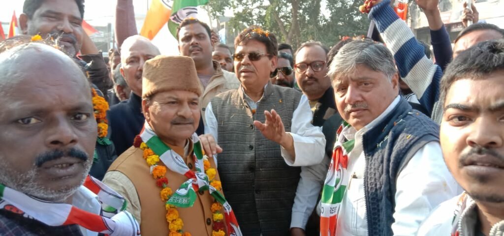 मथुरा में भारत जोड़ो यात्रा को पलीता लगाते नज़र आये कांग्रेसी, विभिन्न गुटों में बंटने के साथ जमकर हुई हाथापाई और गाली-गलौज 3 मथुरा में भारत जोड़ो यात्रा को पलीता लगाते नज़र आये कांग्रेसी, विभिन्न गुटों में बंटने के साथ जमकर हुई हाथापाई और गाली-गलौज | New India Times