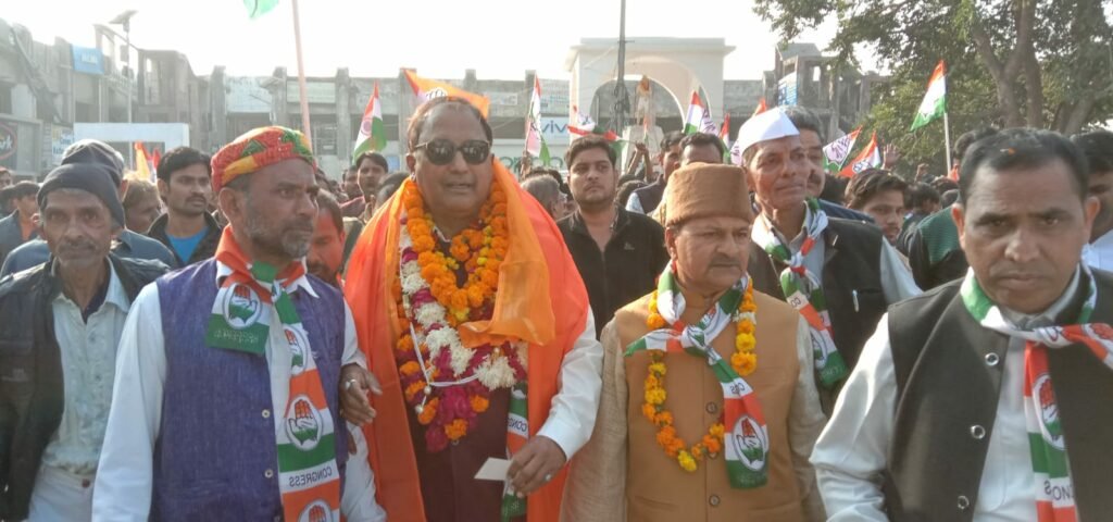 मथुरा में भारत जोड़ो यात्रा को पलीता लगाते नज़र आये कांग्रेसी, विभिन्न गुटों में बंटने के साथ जमकर हुई हाथापाई और गाली-गलौज 2 मथुरा में भारत जोड़ो यात्रा को पलीता लगाते नज़र आये कांग्रेसी, विभिन्न गुटों में बंटने के साथ जमकर हुई हाथापाई और गाली-गलौज | New India Times