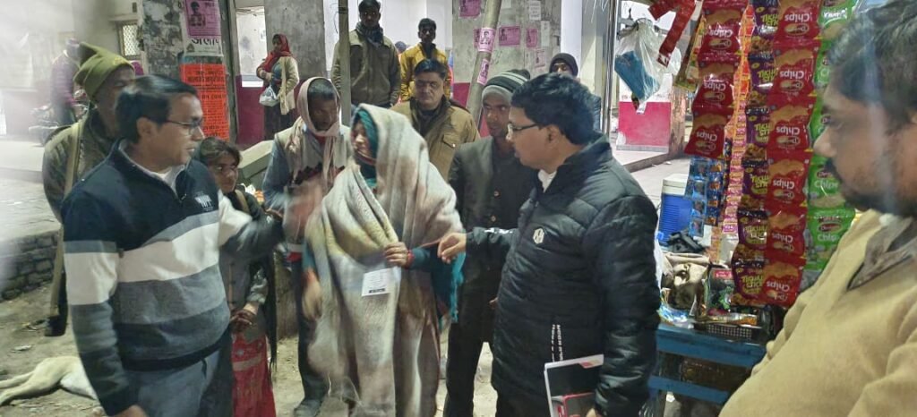 डीएम के निर्देश पर जरूरतमंदों एवं पात्रों को वितरित किए गये कंबल 2 डीएम के निर्देश पर जरूरतमंदों एवं पात्रों को वितरित किए गये कंबल | New India Times