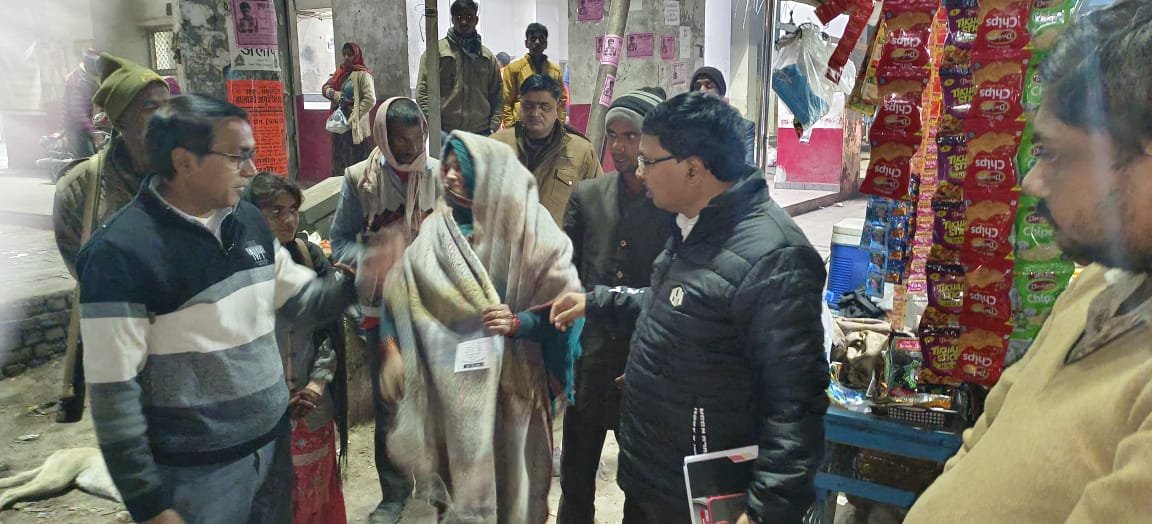 डीएम के निर्देश पर जरूरतमंदों एवं पात्रों को वितरित किए गये कंबल | New India Times