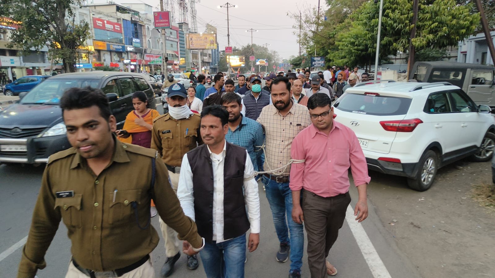 संविदा स्वास्थ्य कर्मचारियों की गिरफ्तारी पर एनएसयूआई मेडिकल विंग ने आक्रोश जताते हुए सीएम हाउस घेराव करने की दी चेतावनी | New India Times