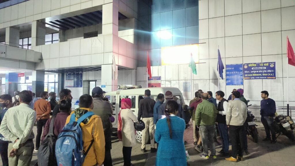 संविदा स्वास्थ्य कर्मचारियों की गिरफ्तारी पर एनएसयूआई मेडिकल विंग ने आक्रोश जताते हुए सीएम हाउस घेराव करने की दी चेतावनी | New India Times