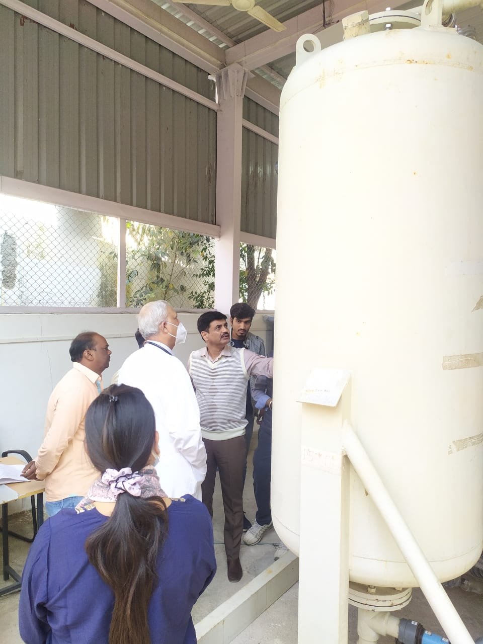 जिला प्रशासन के अधिकारियों ने कोविड की संभावित लहर के दृष्टिगत बचाव की तैयारियों का लिया जायजा | New India Times