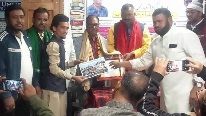 इंदौर के प्रसिद्ध शायर अखिल राज इंदौरी के शेअरी मजमूआ 'लावा' का बुरहानपुर में हुआ विमोचन | New India Times