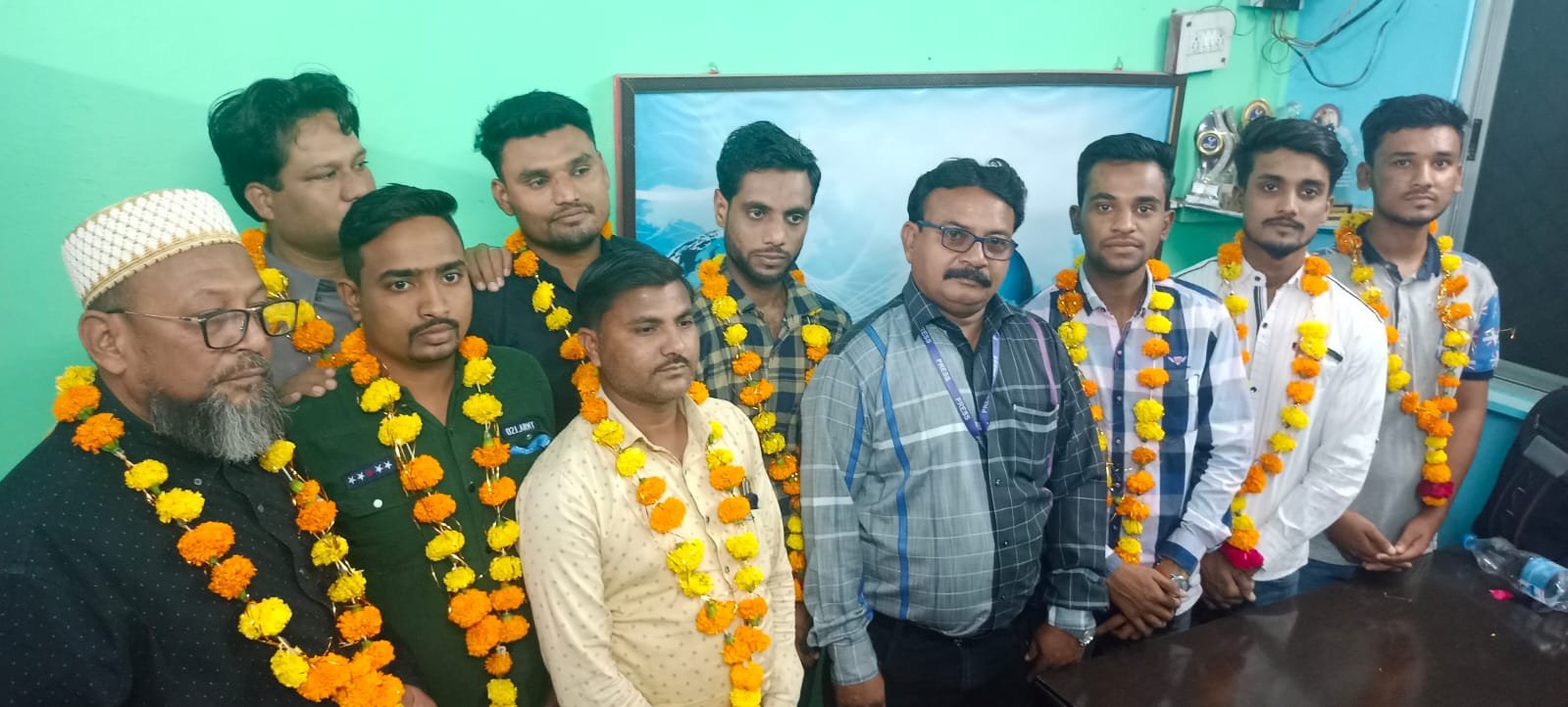 बुरहानपुर में 13 पत्रकारों ने राष्ट्रीय पत्रकार मोर्चा की ली सदस्यता, मुल्ला तफज्जुल मुलायमवाला ने माला पहनाकर किया स्वागत | New India Times