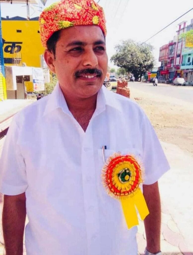 सडक के घटिया निर्माण का वीडियो वायरल करना युवक को पड़ा भारी, ठेकेदार अजय जैन पारस और एसडीओ ने दी झूठे केस में फंसाने और जान से मारने की धमकी, पुलिस ने किया मामला दर्ज | New India Times