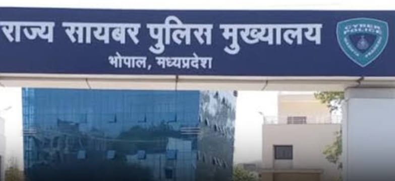 क्रेडिट कार्ड के कैशबैक पाइंट रीडिम करने के नाम पर धोखाधड़ी करने वाले गिरोह के 3 आरोपियों को जिला सायबर क्राइम भोपाल द्वारा किया गया गिरफ्तार | New India Times