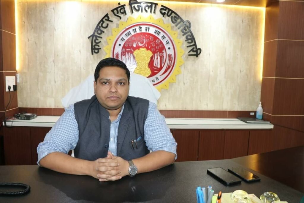 मुरैना जिले में पालतु पशुओं को खुले में छोड़ना एवं सड़कों पर बांधना पूर्णतः प्रतिबंधित, उल्लंघन करने वालों के खिलाफ 1973 के प्रावधानों के तहत होगी कार्यवाही | New India Times