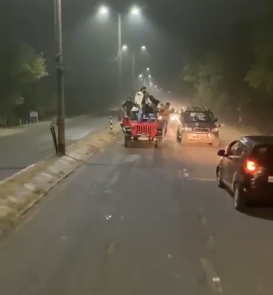 रोड पर स्टंट करना जुबैर मौलाना को पड़ा भारी, थाना गांधीनगर पुलिस ने मौलाना व उसके अन्य साथियों के खिलाफ किया मामला दर्ज 2 रोड पर स्टंट करना जुबैर मौलाना को पड़ा भारी, थाना गांधीनगर पुलिस ने मौलाना व उसके अन्य साथियों के खिलाफ किया मामला दर्ज | New India Times