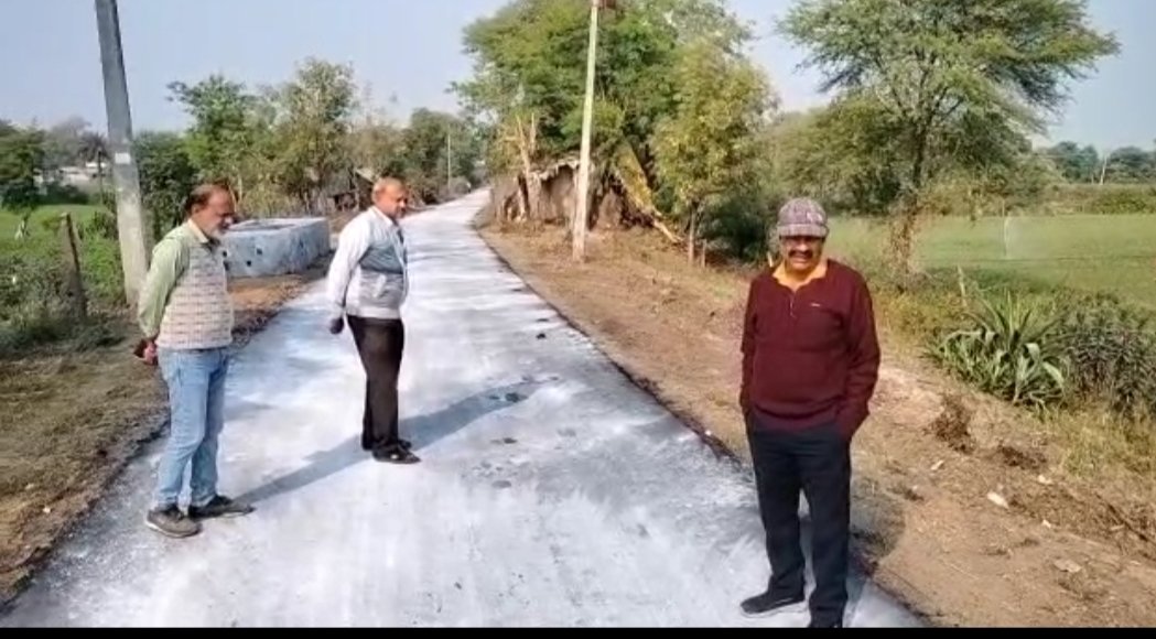 सडक के घटिया निर्माण का वीडियो वायरल करना युवक को पड़ा भारी, ठेकेदार अजय जैन पारस और एसडीओ ने दी झूठे केस में फंसाने और जान से मारने की धमकी, पुलिस ने किया मामला दर्ज | New India Times