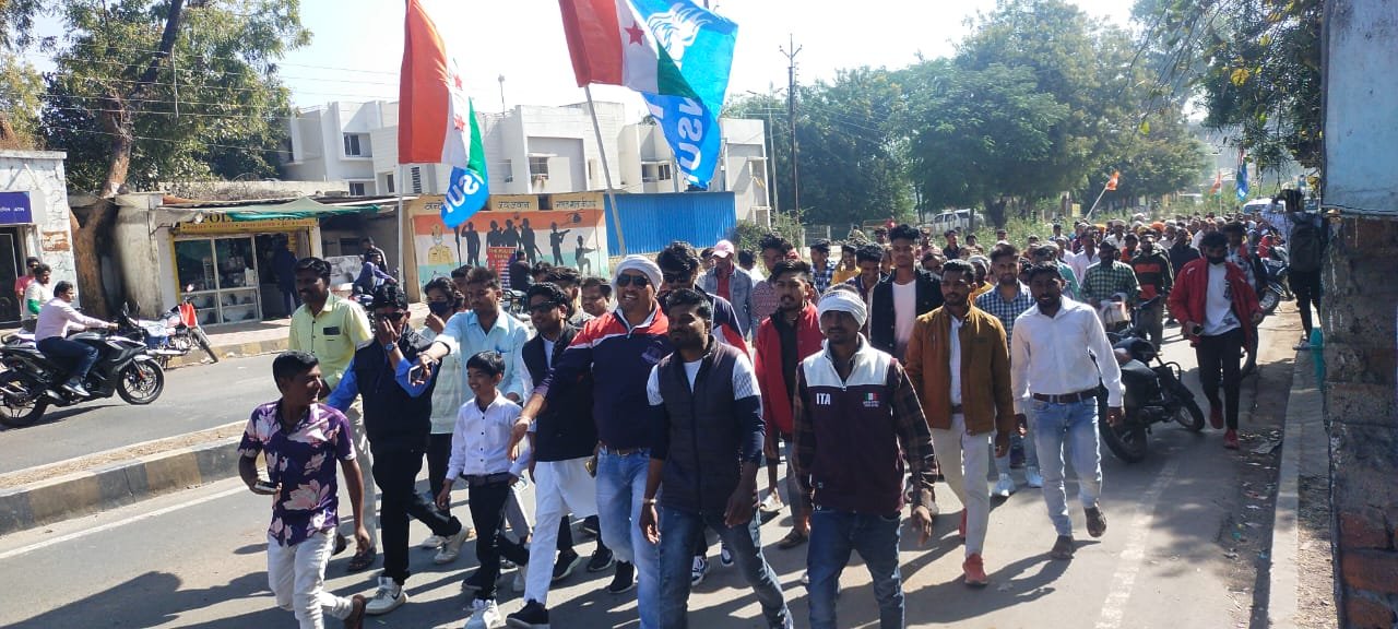 प्रतिदिन होती ब्लास्टिंग से दहशत में हैं स्कूली बच्चे, झाबुआ विधायक कांतिलाल भूरिया भी आये बच्चों के समर्थन में, झाबुआ एनएसयूआई ने राज्यपाल के नाम सौंपा ज्ञापन | New India Times