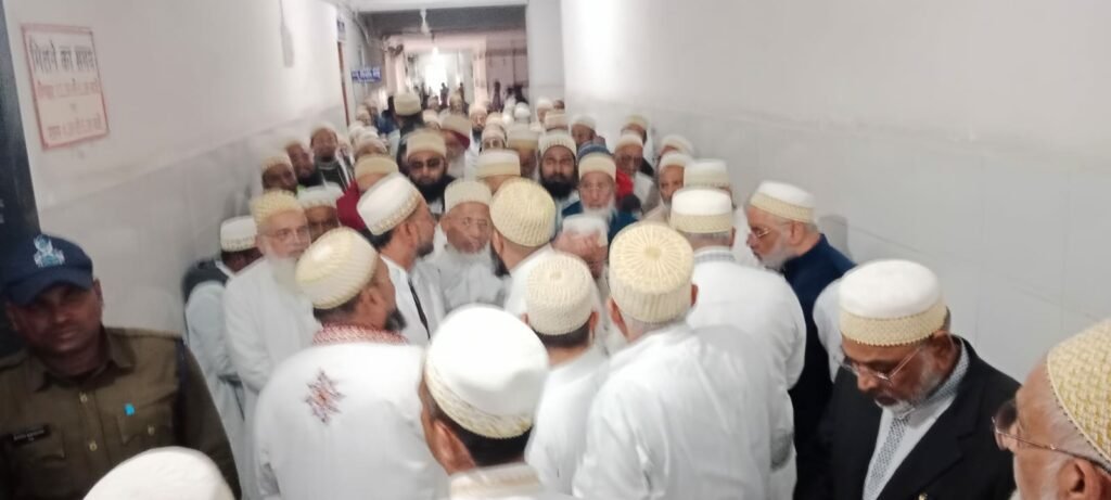 दरगाह ए हकीमी ट्रस्ट और बोहरा समाज ने जिला प्रशासन को ज्ञापन देकर की कार्यवाही की मांग 2 दरगाह ए हकीमी ट्रस्ट और बोहरा समाज ने जिला प्रशासन को ज्ञापन देकर की कार्यवाही की मांग | New India Times