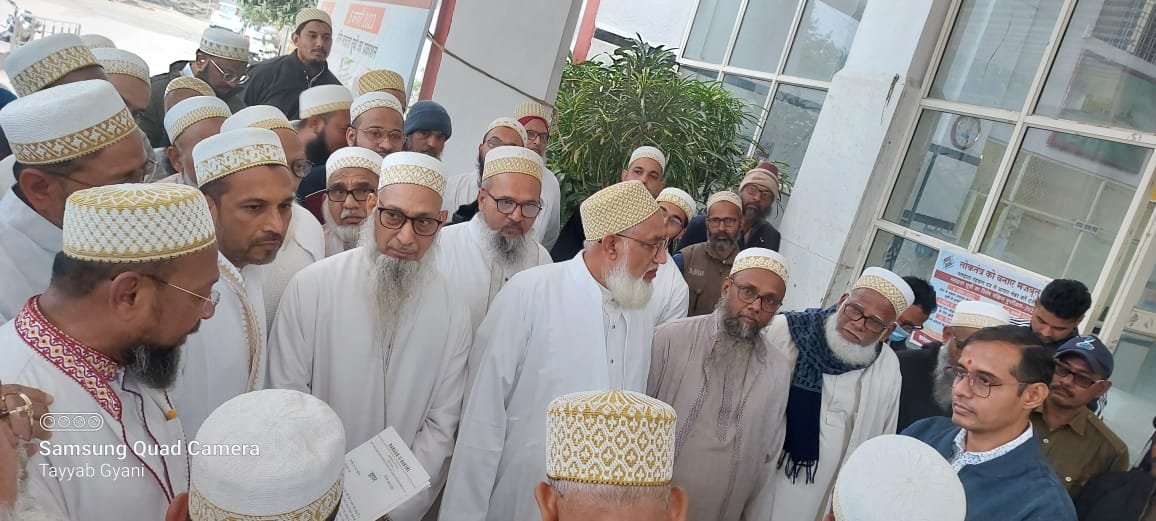 दरगाह ए हकीमी ट्रस्ट और बोहरा समाज ने जिला प्रशासन को ज्ञापन देकर की कार्यवाही की मांग | New India Times